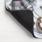 Junge zieht einen altmodischen Schlitten mit Baum Mousepad (Ecke)