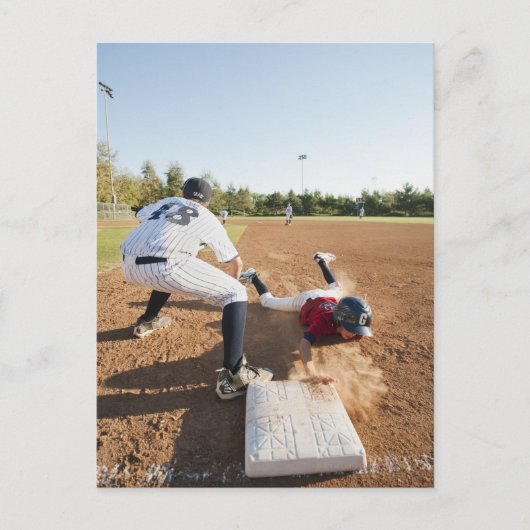 Jungen (10-11) spielen Baseball Postkarte (Vorderseite)
