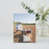 Jungen (10-11) spielen Baseball Postkarte (Stehend Vorderseite)