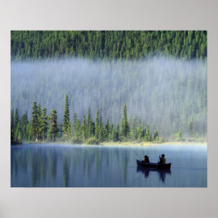 Jungen angeln am Waterfowl Lake, Banff National Poster