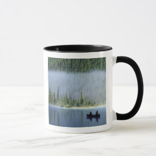 Jungen angeln am Waterfowl Lake, Banff National Tasse
