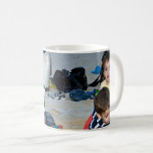 Jungen auf dem Strand Kaffeetasse (VorderseiteRechts)