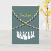 Jungen Auf Wiedersehen stützt Klammern weg von den Karte (Gelbe Blume)