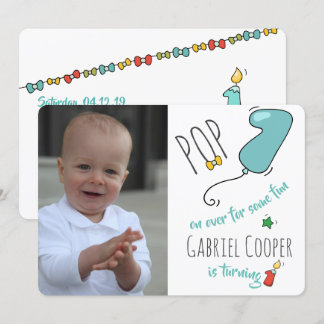 Jungen-bunte Hand gezeichneter erster Einladung