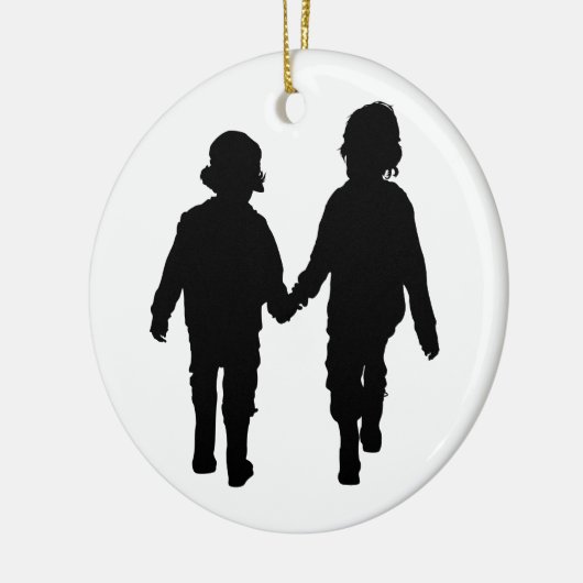 Jungen, die Handverzierung halten Keramik Ornament (Links)