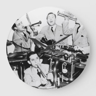 Jungen in der Band: Vintage-Kunst. Große Wanduhr
