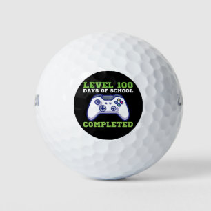 Jungen Level 100 Schultage absolviert Golfball