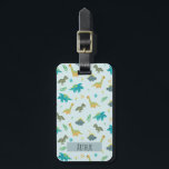 Jungen Niedlich Blue Dinosaurier Muster Name Kinde Gepäckanhänger<br><div class="desc">Dieses niedliche und moderne Gepäckanhänger mit einem Dinosaurier-Cartoon-Muster,  mit einem T-Rex,  Stegosaurus und Jurassischen Dschungelwüsten-Pflanze,  und kann mit Ihrem Jungen Namen und Kontaktdaten personalisiert werden. Das perfekte blaue Dinosaurier-Geschenk für Ihr Baby,  Kleinkind oder Kind. Karo in unserer Kollektion für den passenden Reisepass.</div>