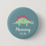 Jungen Niedlich Dinosaurier Mommy zu Baby Dusche Button<br><div class="desc">Dieses skurrile und niedliche Jungs Baby-Duschknopf Design verfügt über einen Dinosaurier-Cartoon. Dieses moderne,  niedliche Design bietet auch einen Platz,  wo Sie Ihre Gasttitel,  Beispiele "Mama to be",  "Daddy to be",  "Großmutter zu sein" hinzufügen können. Die perfekte Dinosaurier-Thematisierung für Ihre Babydusche!</div>