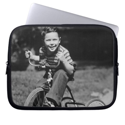 Jungen-Reitdreirad Laptopschutzhülle (Vorderseite)