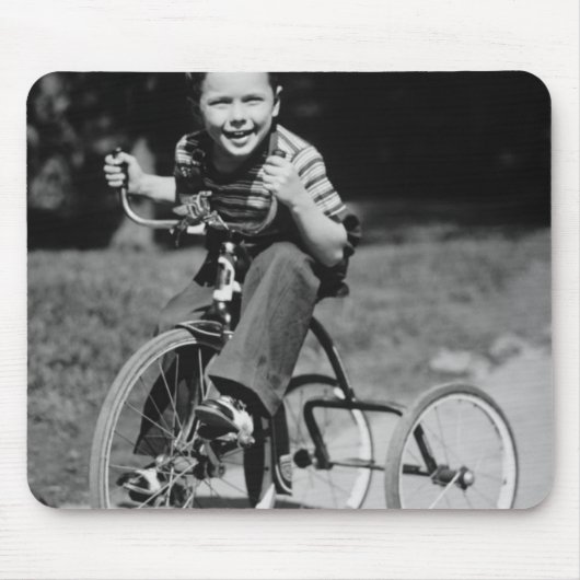 Jungen-Reitdreirad Mousepad (Vorne)