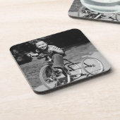 Jungen-Reitdreirad Untersetzer (Linke Seite)