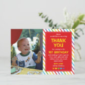 Jungenregenbogengeburtstag danken Ihnen zu Einladung (Stehend Vorderseite)