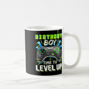 Jungenzeit, um das Videospiel-Level zu erhöhen Geb Kaffeetasse