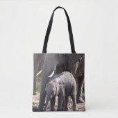 Junger afrikanischer Elefant mit Baby Tasche (Vorderseite)