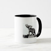 Junger Elefant gefangen in einer Falle Tasse (VorderseiteRechts)