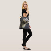 Junger Kaiman im Wasser mit Reflexion Tasche (Am Model)