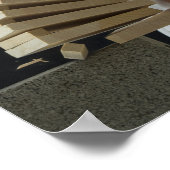 Junger Mann bricht Bretter mit Karate-Chop auf Poster (Ecke)