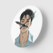 Junger Mann in einem weichen Runde Wanduhr (Winkel)