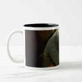 Junger Mann mit einer Violine Zweifarbige Tasse (Links)