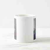 Junger Mann mit Katze 2008 Kaffeetasse (Mittel)