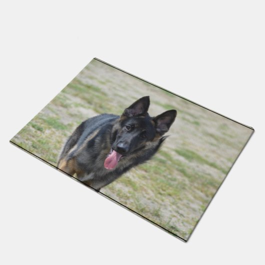 Junger Schäferhund Fußmatte (Schrägansicht)