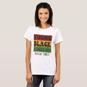 Junger Schwarzer Frei-ish Seit 1865 Schwarze Gesch T-Shirt (Vorne ganz)