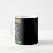 Junger Schwarzer König Dabbing-Krone Dashiki Kente Kaffeetasse (Vorderseite Links)