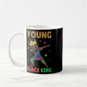 Junger Schwarzer König Dabbing-Krone Dashiki Kente Kaffeetasse (Links)