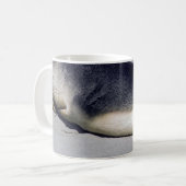Junger Seehund schlafend an einem Strand - Austral Kaffeetasse (Vorderseite Links)