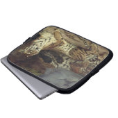 Junger Tiger, der mit seiner Mutter, 1830 spielt Laptopschutzhülle (Vorne Knopf)