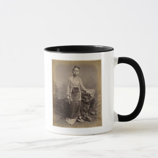 Junges birmanisches Mädchen, c.1875 Tasse (Rechts)