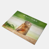 Junges Groundhog Fußmatte (Schrägansicht)