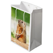 Junges Groundhog Mittlere Geschenktüte (Rückseite Schrägansicht)