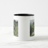 Junges Mädchen auf den Gebieten, Tasse (Zentrum)