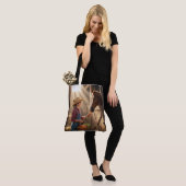 Junges Mädchen füttert ein Pferd mit Karotten Tasche (Am Model)