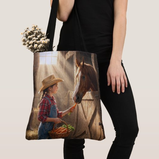 Junges Mädchen füttert ein Pferd mit Karotten Tasche (Von Nahem)