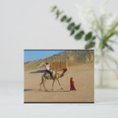 Junges Mädchen mit Kamel Postkarte (Stehend Vorderseite)