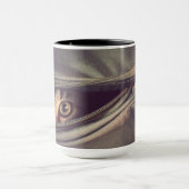 Junges Tabby-Kätzchen Tasse (Zentrum)