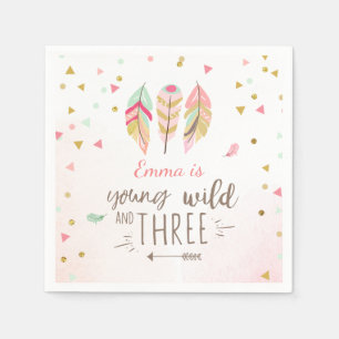 Junges wildes und der Papierservietten-drei Serviette