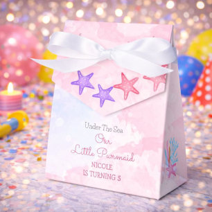 Jungfrau der niedlichen geschenkschachtel