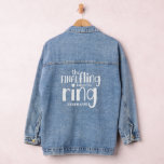 Junggeselinnen-Abschied "Endlosflug vor dem Rufzei Jeansjacke<br><div class="desc">Final Fling Before Ring Name Junggeselinnen-Abschied. Lässiger Denim-Verschleiß für Teambride. Einfach mit einem Namen personalisieren.</div>