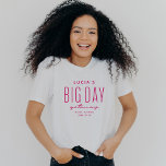 Junggeselinnen-Abschied Grosser Tagesausflug Rosa  T-Shirt<br><div class="desc">Dieser unterhaltsame, koordinierende T - Shirt ist für Lea Delaveris Design konzipiert, der "Big Day Getaway" Junggeselinnen-Abschied-Kollektion, und bietet Spaß, aber personalisierte Art und kann für jeden Junggeselinnen-Abschied-Ausflug am Ziel arbeiten. Ideal für Begrüßungstaschen oder um die Gäste beim Feiern zu verwöhnen. Ideal für Strandurlaub, Wellness-Center, Weinland und vieles mehr! Für...</div>
