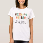 Junggeselinnen-Abschied Retro Dancing Queens Custo T-Shirt<br><div class="desc">Benutzerdefinierter Junggeselinnen-Abschied Retro Dancing Queens T - Shirt können Sie mit dem Namen der Braut anpassen. Perfekt passendes Party Retro Design Shirt. Nutzen Sie unser "Design Tool" für weitere Anpassungen.</div>