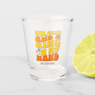 Junggesellinnen-Abschiedsparty im Retro-Stil mit S Schnapsglas