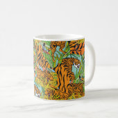 Jungle Majesty: Tiger inmitten von Grün Kaffeetasse (VorderseiteRechts)