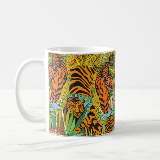 Jungle Majesty: Tiger inmitten von Grün Kaffeetasse (Links)