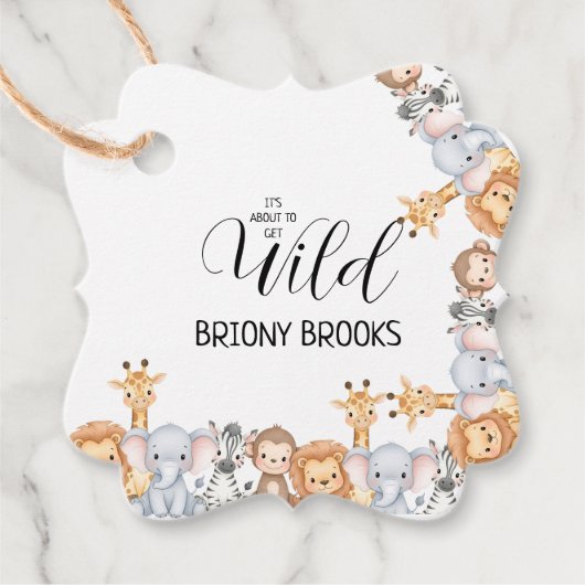 Jungle Safari "It's About To Get Wild" Baby Shower Geschenkanhänger (Vorderseite)