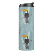 Jungle Toucan, nahtlos blauer Hintergrund. Thermosbecher (Nach links gedreht)