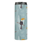 Jungle Toucan, nahtlos blauer Hintergrund. Thermosbecher (Rückseite)